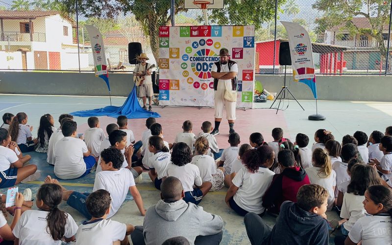 Projeto em escolas públicas em Uruçuí, no Piauí usou teatro para estimular criação artística entre alunos e professores