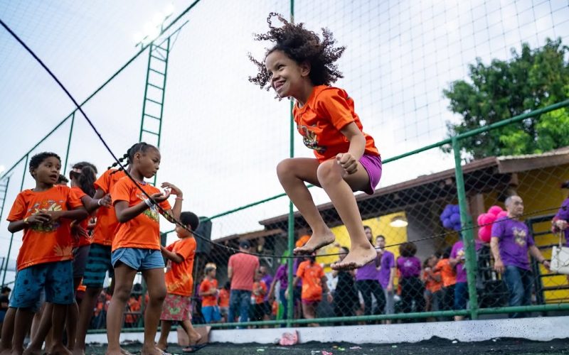 No Dia da Infância, Instituto Sow chama atenção para o impacto da fome e da ausência de afeto na primeira infância